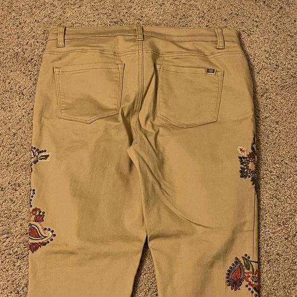 DG2 DIANE GILMAN Jeans Embroidered Embellished NWOT!! Size 12 - Picture 4 of 16